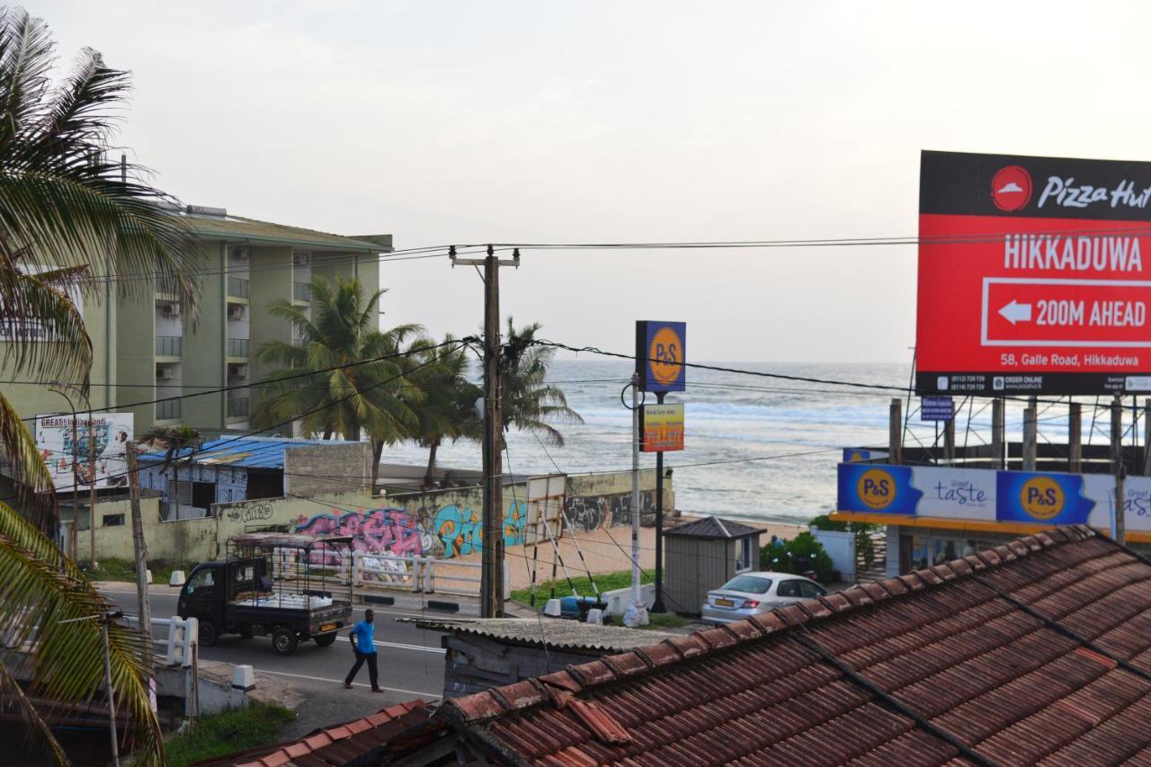 Lucky Beach Front Hostel Hikkaduwa Exterior foto
